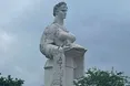 На Львівщині люди не давали знести радянський пам’ятник колгоспниці, бо вона схожа на Юлію Тимошенко (ВІДЕО)