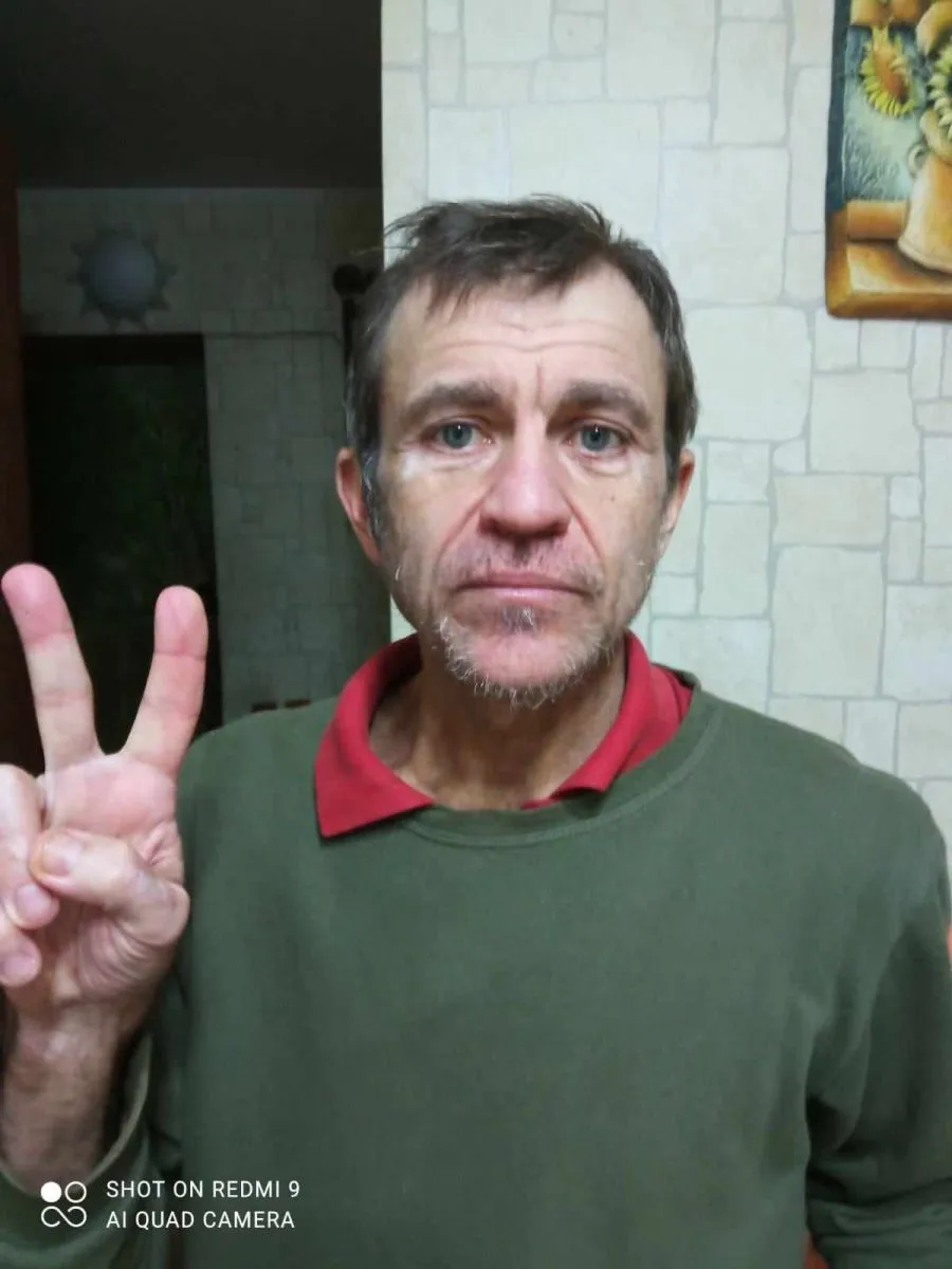 Олег у перші хвилини після звільнення з російського полону.