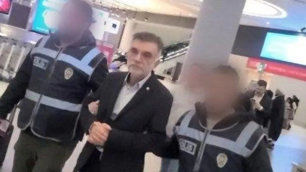 Власник 12-поверхового будинку Ronesans Rezidans, що завалився у турецькій Антак’ї, був затриманий в аеропорту Стамбула. Фото kronos36.news.