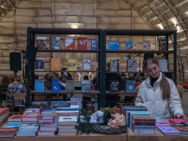 Книжкова ятка. Фото О. Балабая
