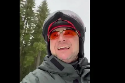 Зеленський привітав українців з Різдвом, записавши відео на лижах під час свого відпочинку у Буковелі