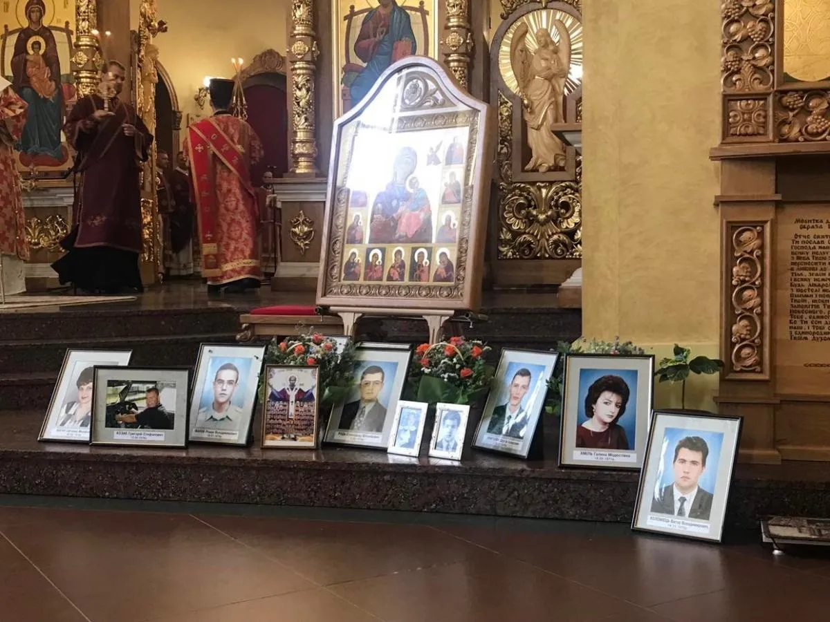 Рідні принесли у храм фотографії своїх ангелів. Фото автора