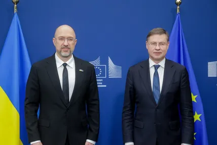 Прем'єр-міністр України Денис Шмигаль та комісар ЄС з питань економіки та продуктивності Валдіс Домбровскіс. Фото пресслужби Кабміну