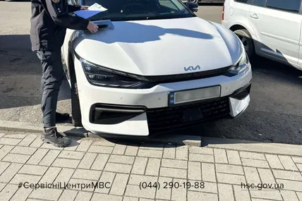 Фото із соцмереж сервісних центрів МВС у Львівській області