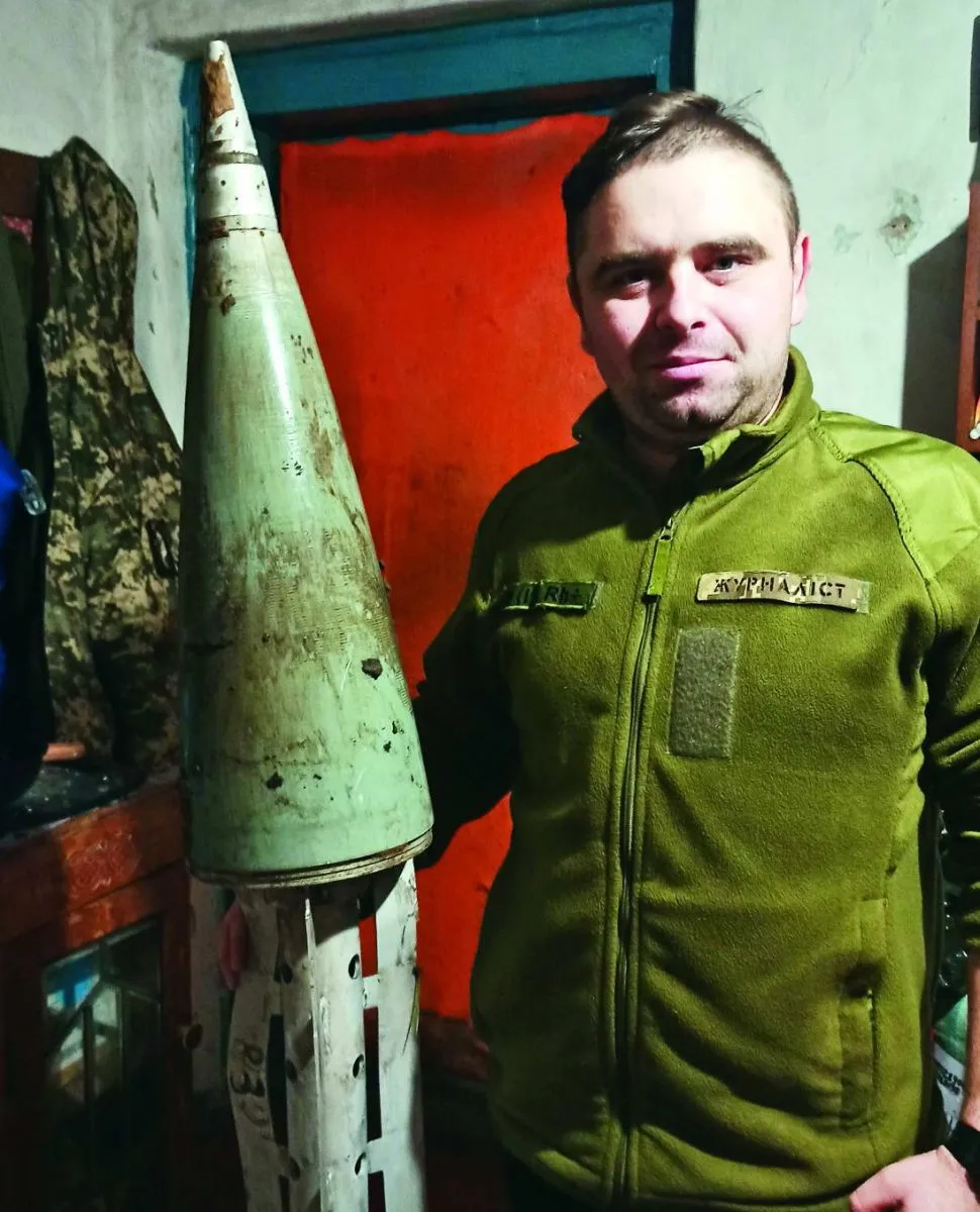 Ось такі “подарунки” прилітають на українські позиції від ворожих “Ураганів”...