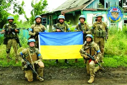 Українські воїни у селі Сторожовому Донецької області, яке визволили 12 червня.