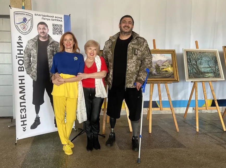Я мала за честь сфотографуватися з Івоною Лобан та Петром Буряком. 