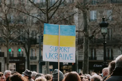 «Трамп не виганятиме українських біженців зі США, але соціальні виплати потрохи припиняють»