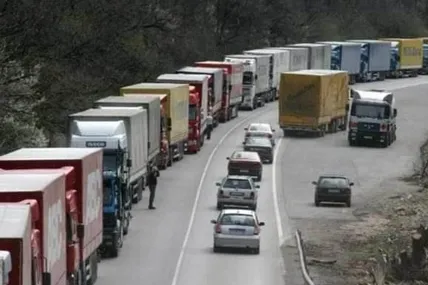 Черги українських вантажівок на виїзд з Польщі розтягнулися на десятки кілометрів. Фото з ФБ Igor Sayko