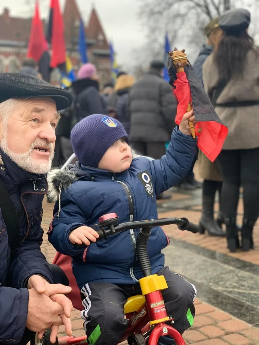 Урочистий захід біля пам'яника Бандері 