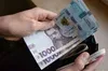 Середня зарплата українців перевищила 500 доларів